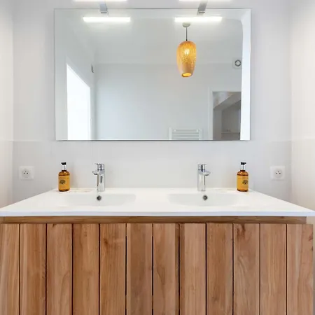 Suquet Sea View & Access Apartment